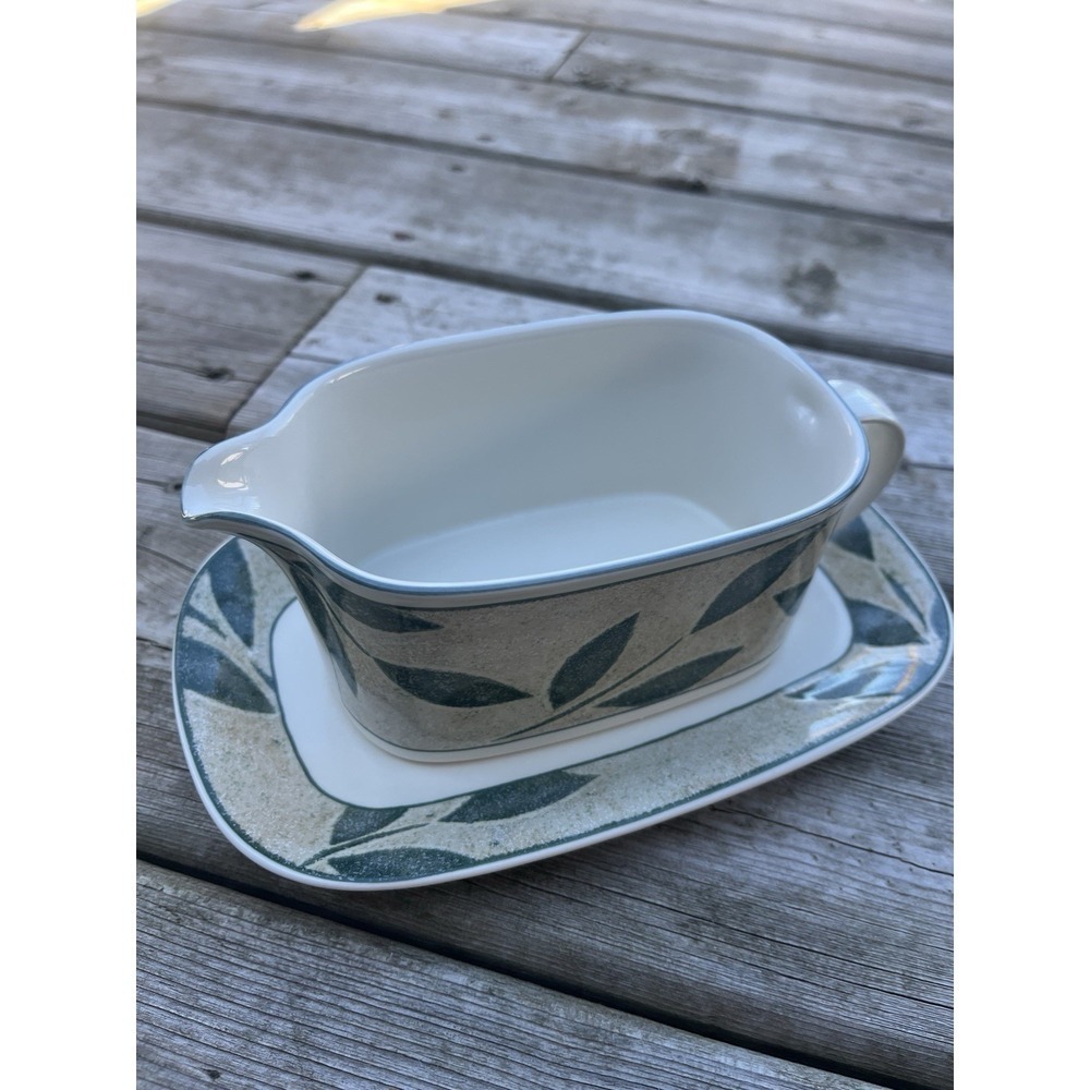 Mikasa Intaglio Nature's Song Gravy Boat With Saucer